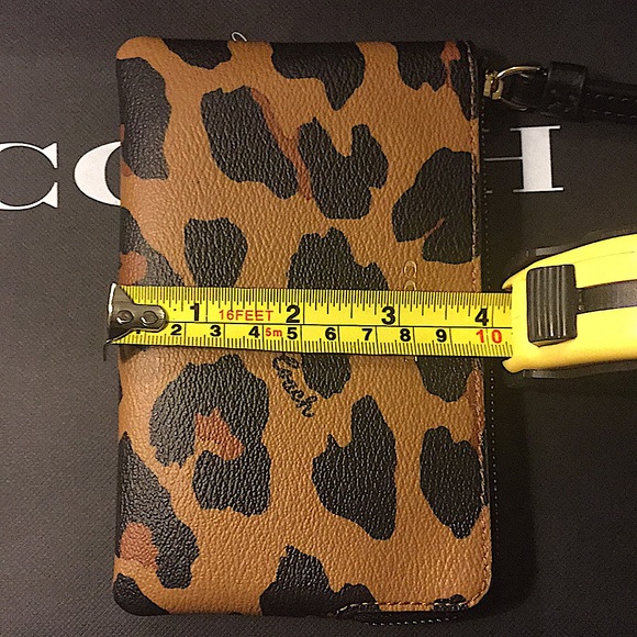 COACH - ZIP WRISTLET WITH LEOPARD PRINT (NWT) - Picture 11 of 13
